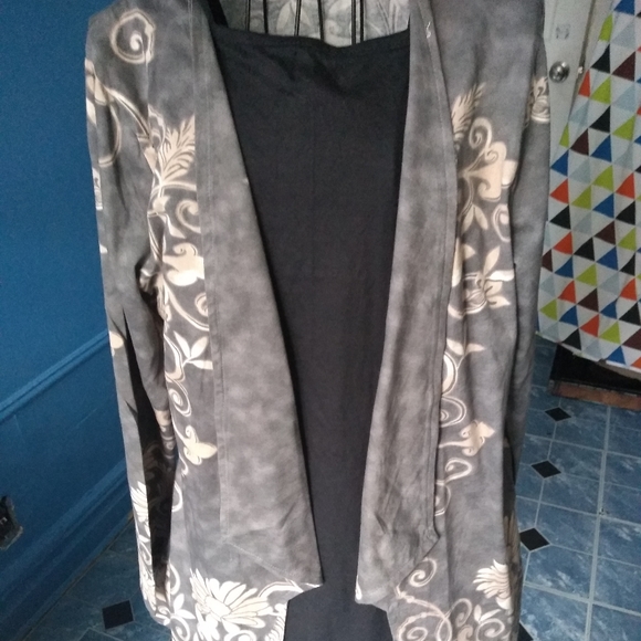 Cardigan. - Picture 3 of 4